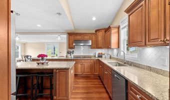 6932 ALPINE Dr, Annandale, VA 22003