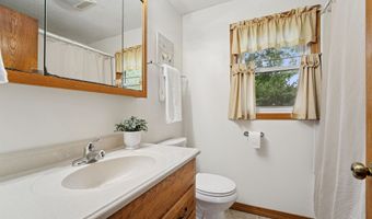 2427 BARBARA Ave, Appleton, WI 54915