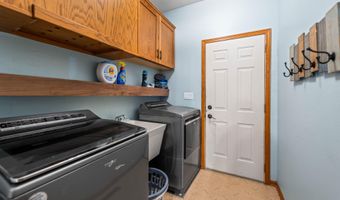 1035 Vermont Ct, Ames, IA 50014
