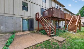 2358 Hidden Meadow Ln, Ballwin, MO 63021