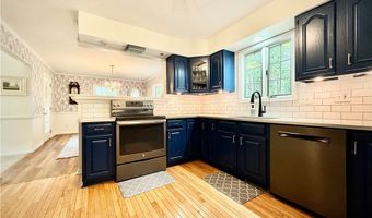 1125 Royal Dr, Amherst, OH 44001