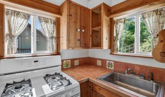 307 Hillcrest St, Ashland, OR 97520