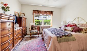 965 Golden Aspen Pl, Ashland, OR 97520