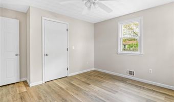 4 Ellsworth St, Warwick, RI 02886
