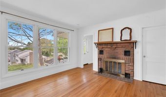 14 Barnsdale Rd, East Providence, RI 02914