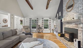 15 Blueberry Ln, Burlington, CT 06013
