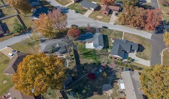 2301 Wedgewood Dr, Alton, IL 62002