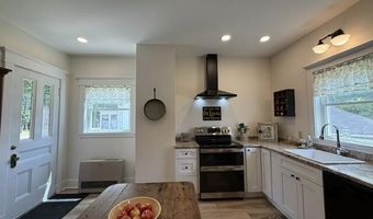 51 Broadway St, Baileyville, ME 04694