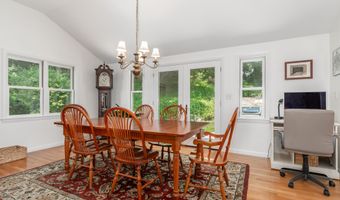 31 Wildwood Dr, Branford, CT 06405