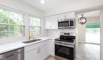 8356 Meadow Lakes Dr, Charlotte, NC 28210