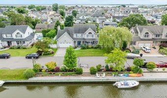 18 South Plz, Amity Harbor, NY 11701