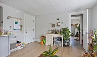 81 Main St, Raymond, NH 03077