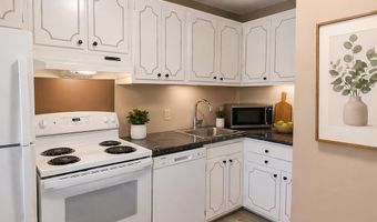 39 Brookside Dr 7, Brattleboro, VT 05301