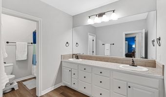 918 E Lakecrest Dr, Andover, KS 67002