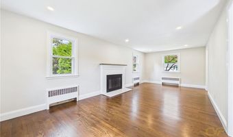 28 Eden Crest Dr, Cranston, RI 02920