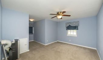 693 Woodrun Ct, Ballwin, MO 63021