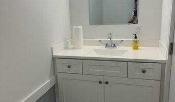 55 John Clarke Rd 8, Middletown, RI 02842