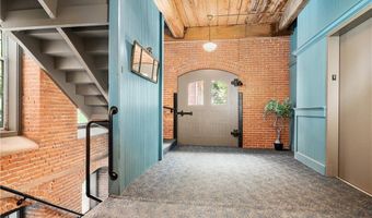 2 School St 108, Lincoln, RI 02802