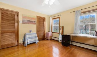 9 Valley Dr, Bristol, RI 02809