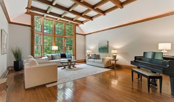 9 Scitterygussett Dr, Falmouth, ME 04105