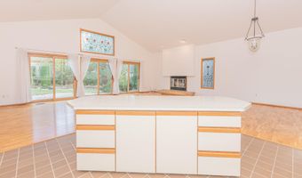 2225 Chaucer Ct, Ann Arbor, MI 48103