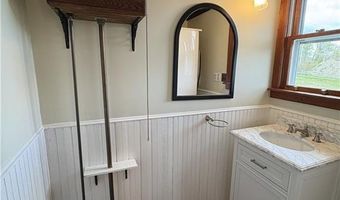 39 Walcott Ave, Jamestown, RI 02835