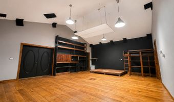 77 N High St, Clinton, CT 06413