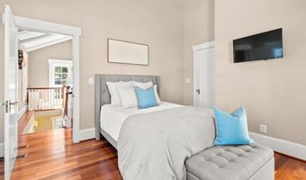 132 S GARFIELD St, Arlington, VA 22204