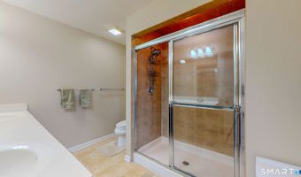 1 Lawrence Ave 1, Danbury, CT 06810