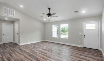 401 E Crescent St, Aurora, MO 65605