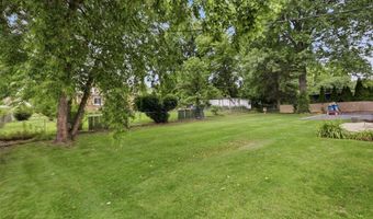 9860 Berwick Dr, Affton, MO 63123