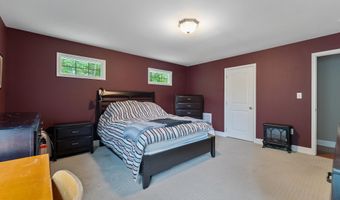 1 CARMEN Dr, Cape May Court House, NJ 08210