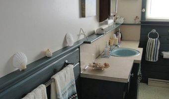 9 Central Pl, Bourne, MA 02532