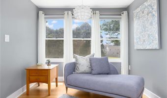 5 Maloney Ln, Middletown, RI 02842