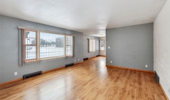 902 Rapids St, Adel, IA 50003