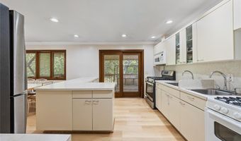 8 Dunn Rd, Airmont, NY 10952