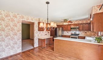 761 Mayfair Ln, Algonquin, IL 60102