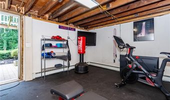 155 Oakdale Rd, North Kingstown, RI 02852