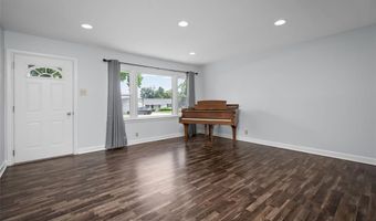 243 Dennison Dr, Ballwin, MO 63021