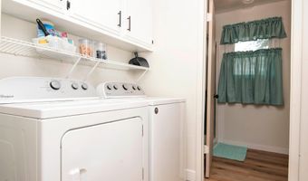 1520 S Carnation Dr, Aurora, MO 65605