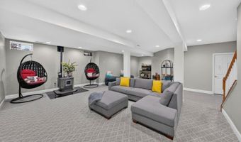3 Surrey Way, Alexandria Twp., NJ 08867