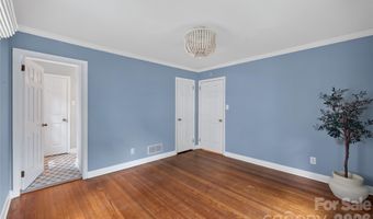 1911 Club Rd, Charlotte, NC 28205