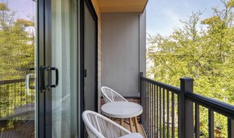 10 Everett 304, Boston, MA 02128