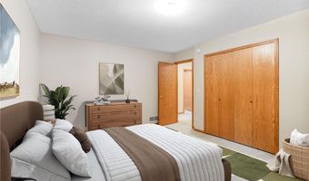 7454 Upper 24th St N, Oakdale, MN 55128
