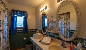 207 N 10th St, Albia, IA 52531