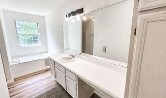 2945 Georgian Manor Dr, Alpharetta, GA 30022