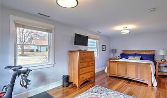 12 Grassy Plain Rd, Barrington, RI 02806