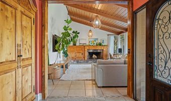 9835 Edgelake Dr, La Mesa, CA 91941