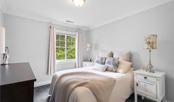 21 Starr Dr 207, Narragansett, RI 02882