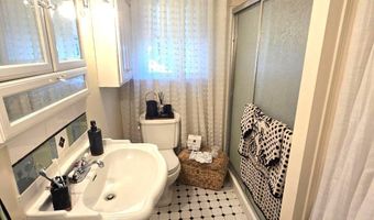527 E BROWNING Rd, Bellmawr, NJ 08031